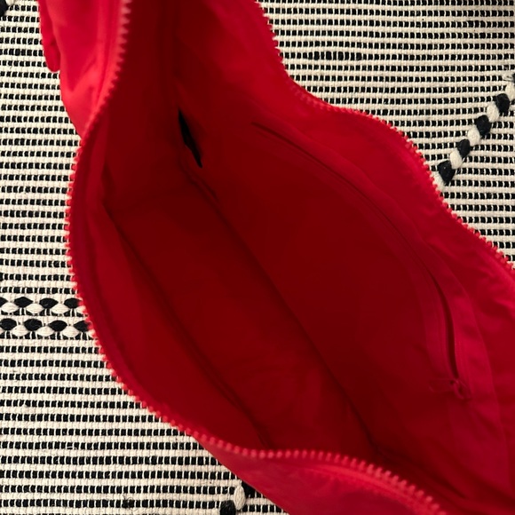 Baggu Nylon Shoulder Bag Candy Apple - Picture 5 of 7